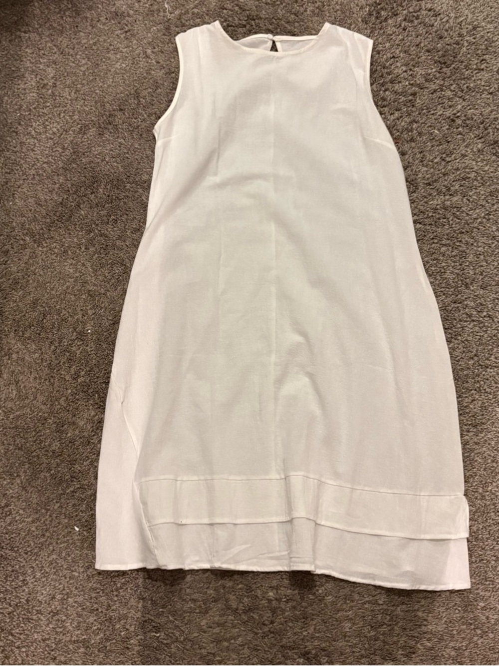 Sleeveless White Shift dress - Picture 1 of 4